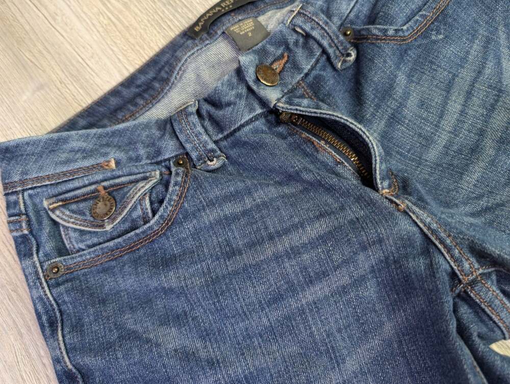 Banana Republic Women's Dark Wash Low-Rise Straight Leg Jeans‎ Size 2 - Picture 5 of 10